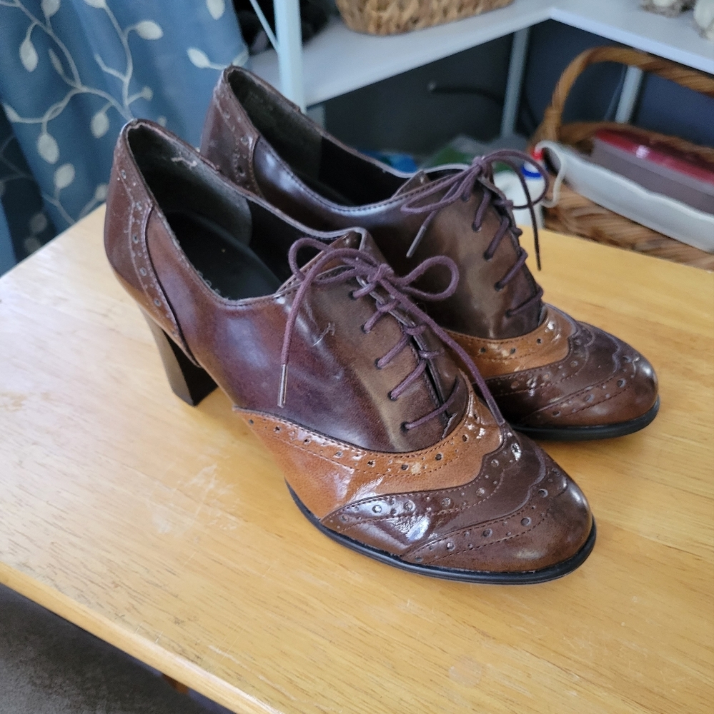 Apostrophe oxfords size 8.5